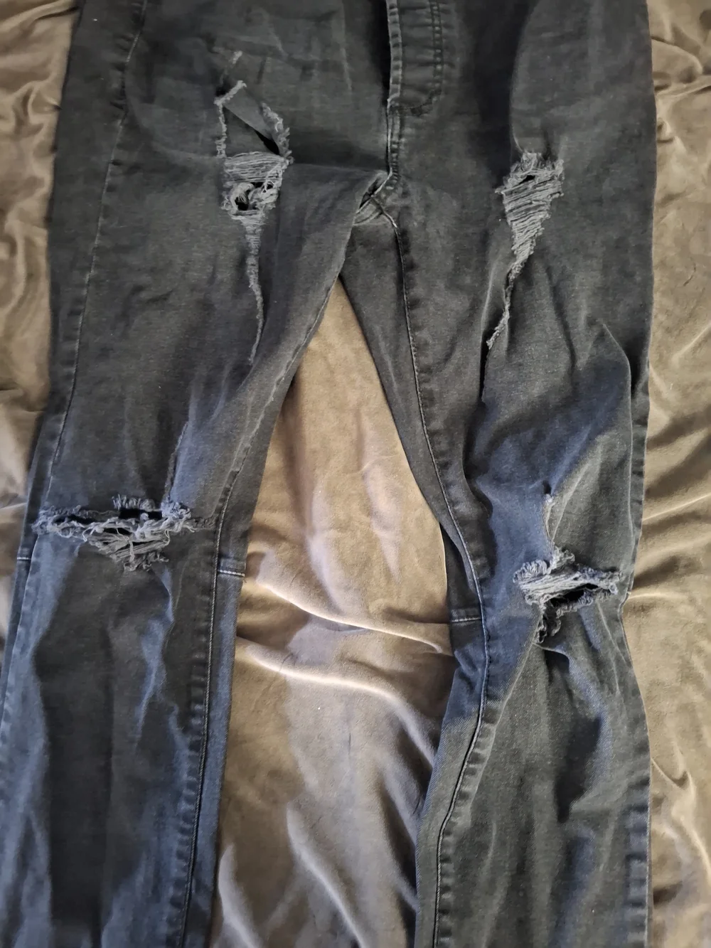 Men's Distressed Black Ripped Jeans